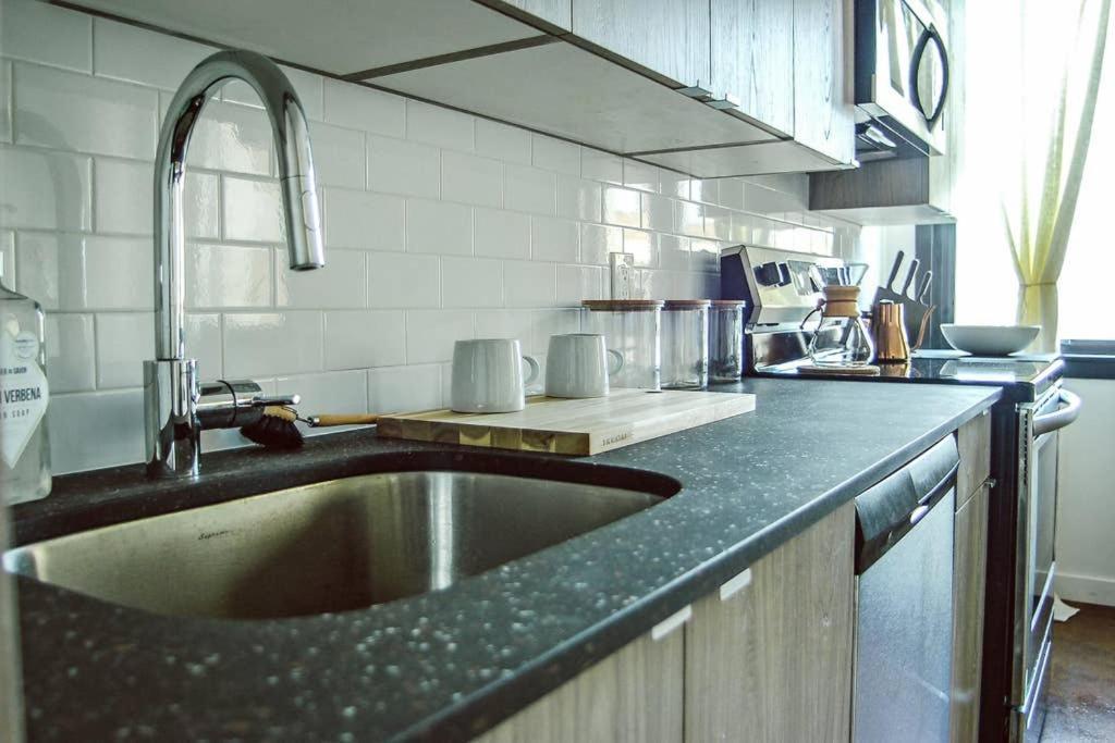 Rail Park Downtown Studio, Amazing Views, Contactless Check-In Philadelphie Extérieur photo